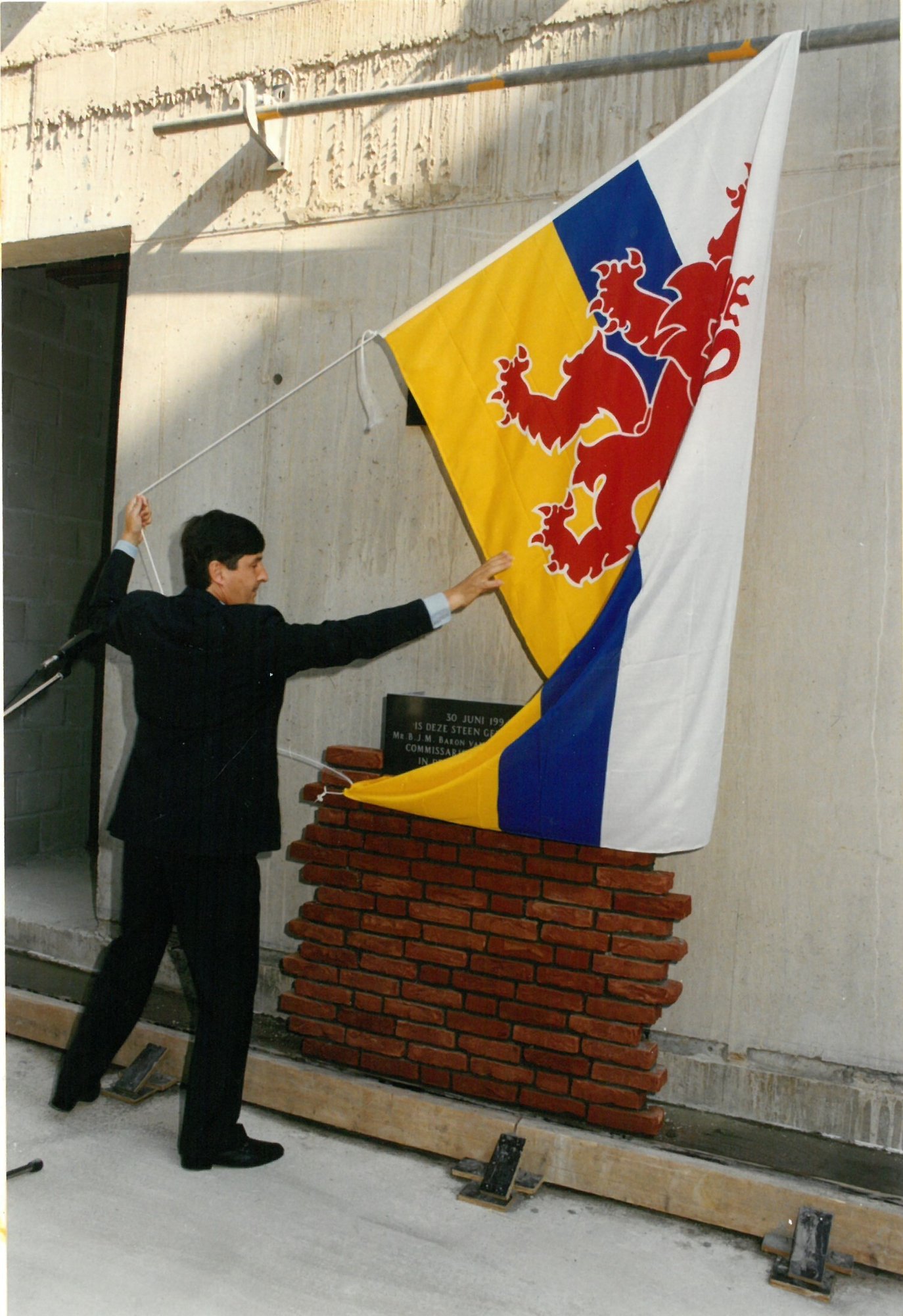 1994 first stone hondstraat-1